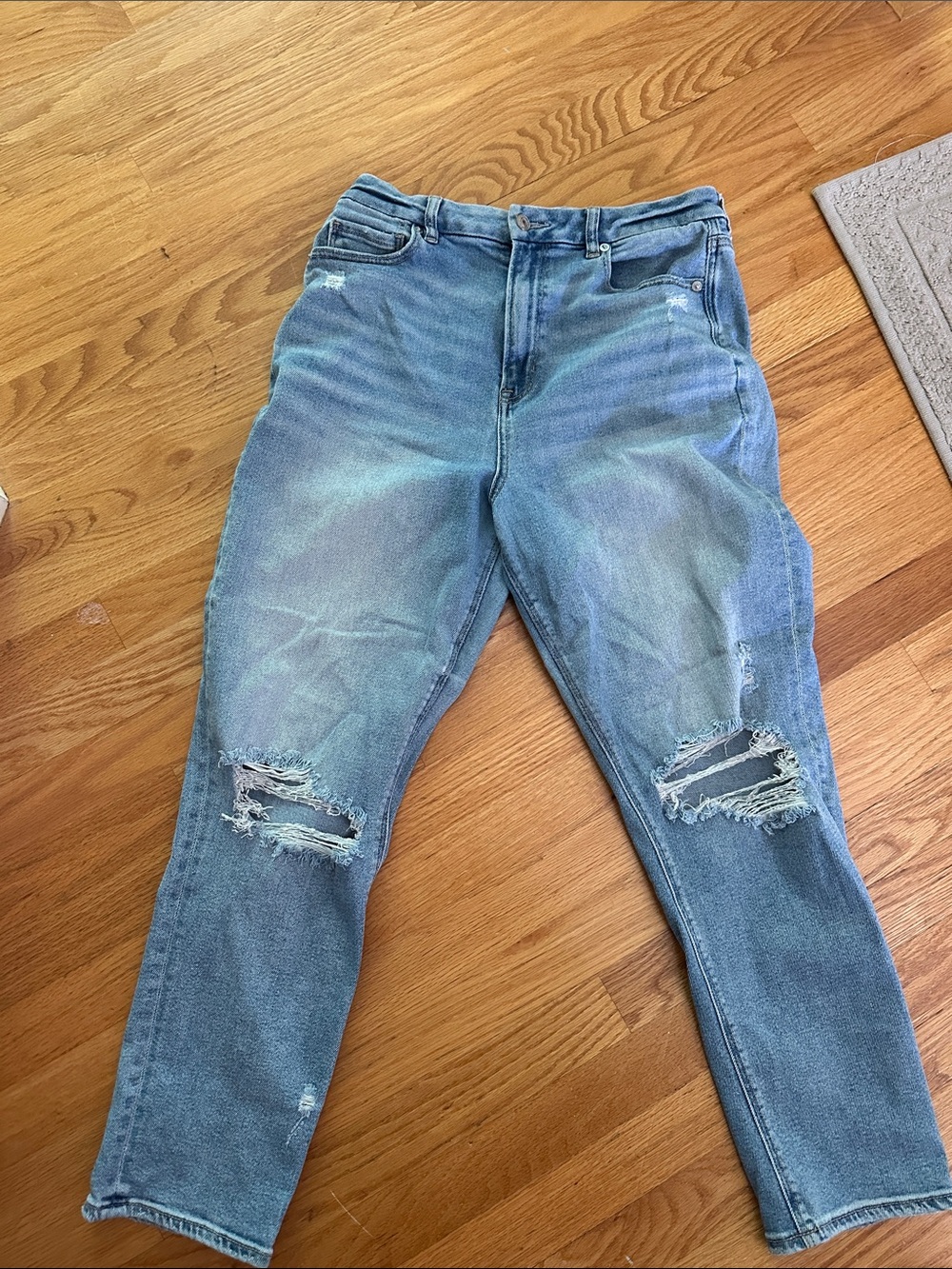 American Eagle Outfitters Light Blue Distressed Boyfriend Jeans